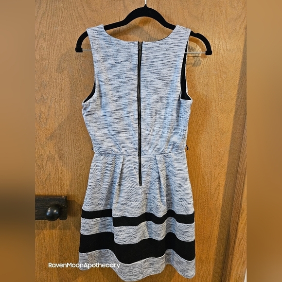 IZ Byer Dress 7 Juniors - Picture 4 of 11